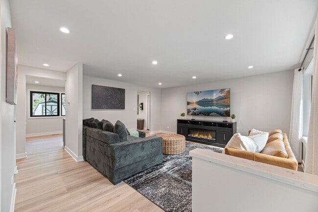 Photo - 908 Long Meadow Dr Unit ID1032508P