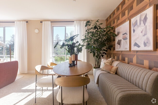 1BR, 1BA - 904SF - Dining Area - Mosaic Apartments