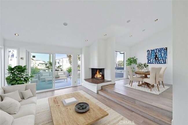 Photo - 411 Goldenrod Ave