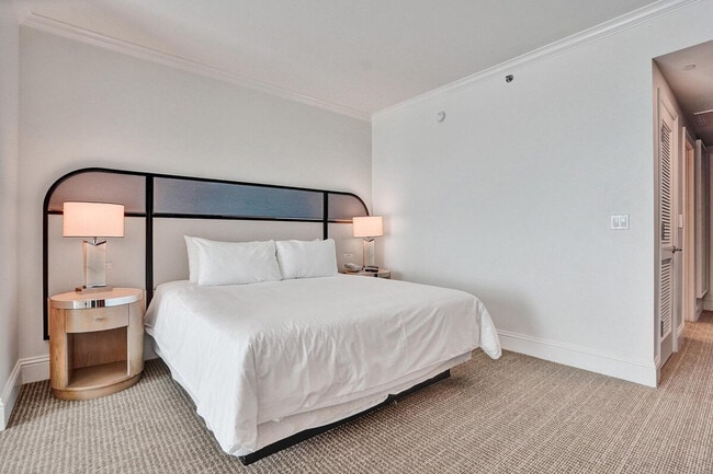 Building Photo - 4360 Collins Ave Unit SI ID1540467P