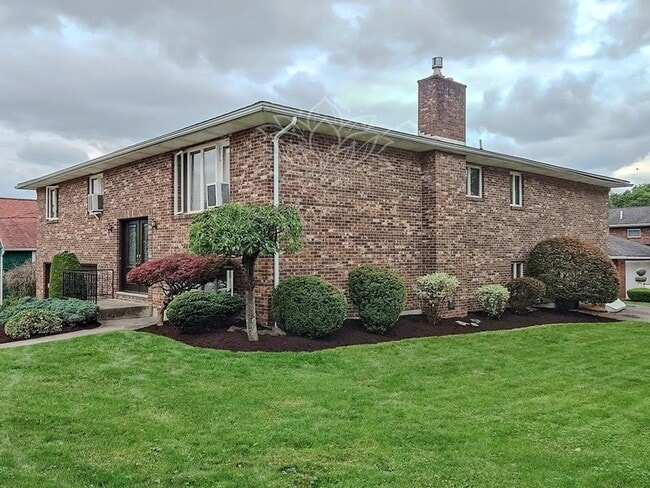 Building Photo - 621 N Rogers Ave Unit 2