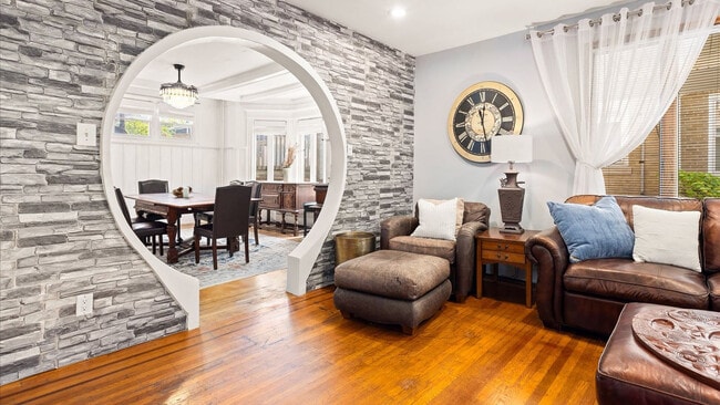 Building Photo - 27 S Oakland Ave Unit SI ID1309010P