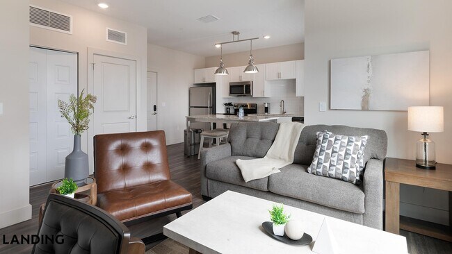 Building Photo - 5885 Lakehurst Dr Unit 2329