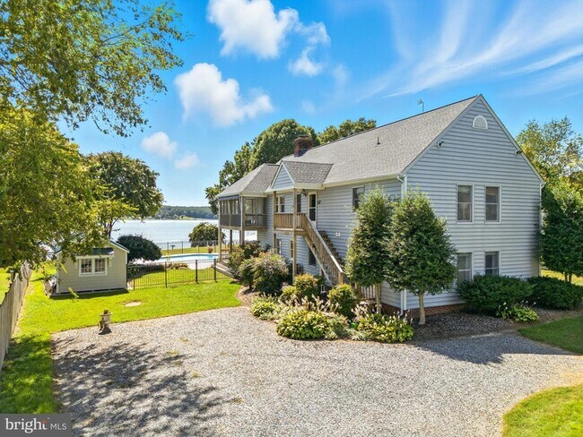 Photo - 638 Marlborough Point Rd