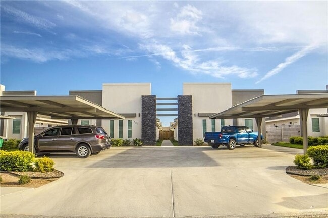 Building Photo - 1705 W Garrison Dr Unit 2