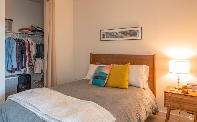 1BR, 1BA - Lorraine - Remington Row