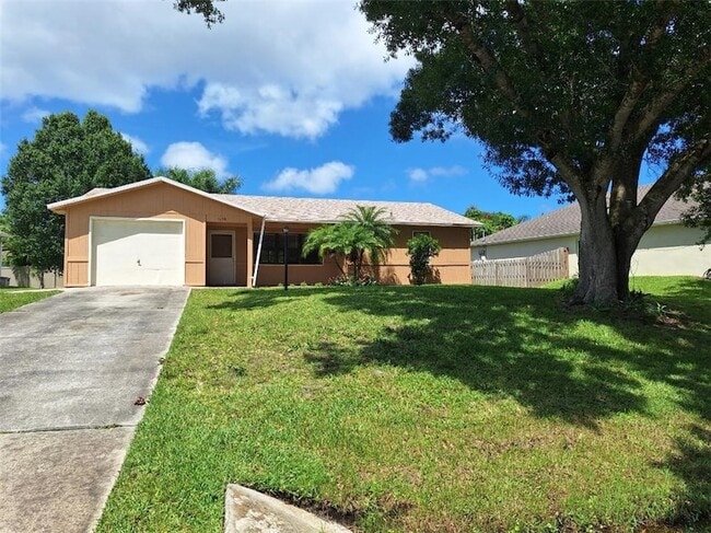Photo - 1658 Quaker Ln