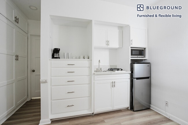 Photo - 944 Tiverton Ave Unit FL1-ID1278