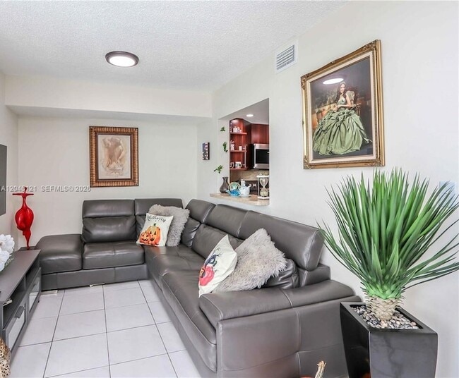 Building Photo - 2055 SW 122nd Ave Unit 306