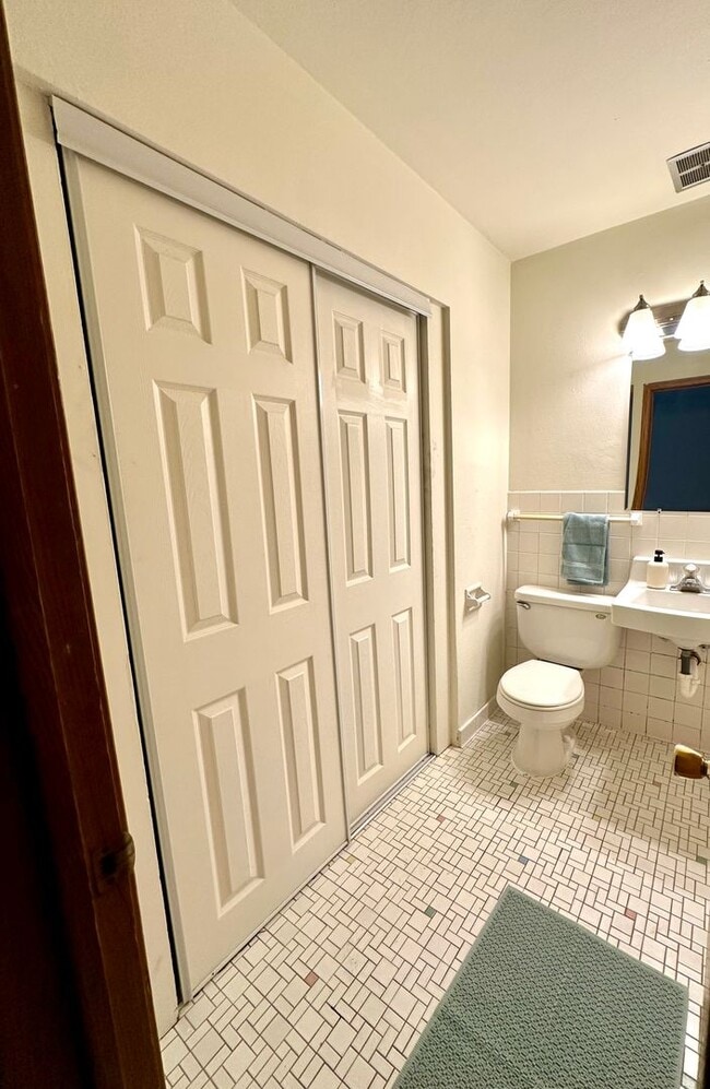 Photo - 2009 Bryant Ave S