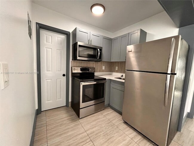 Building Photo - 1928 Wilson St Unit 3