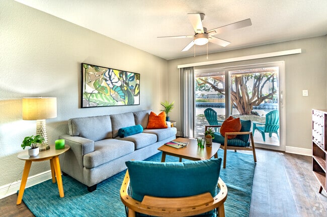 Key Largo - 1BR, 1BA - 701SF - Living Room - Snell Isle