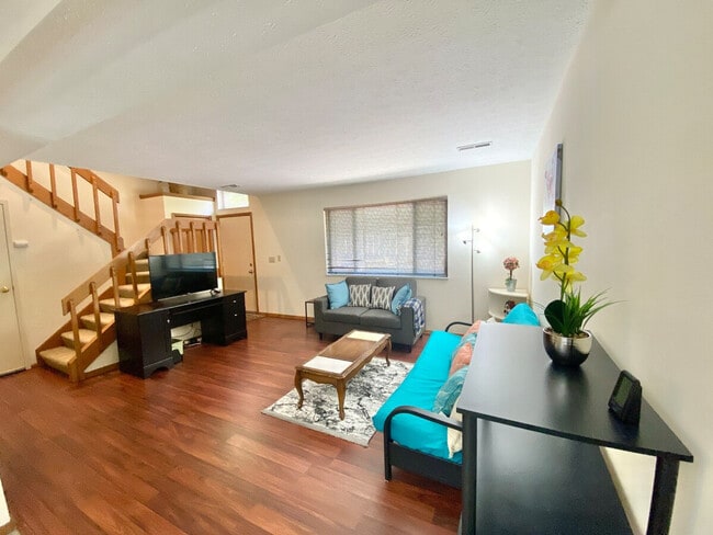 Photo - 1469 Rydalmount Rd Unit ID1061219P