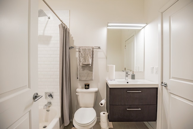 Photo - 410 Shurs Lane