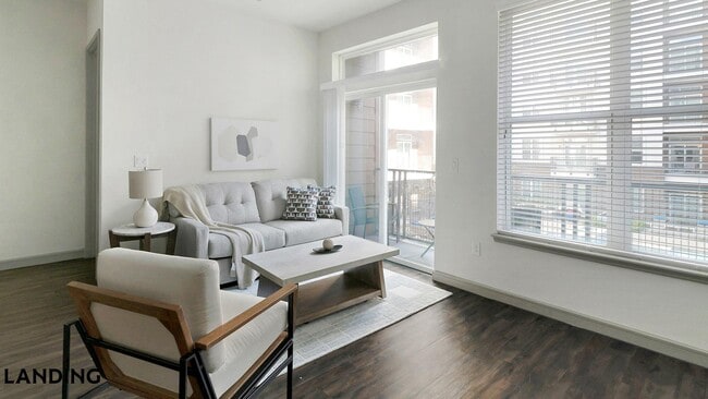Building Photo - 1711 Caroline St Unit 318