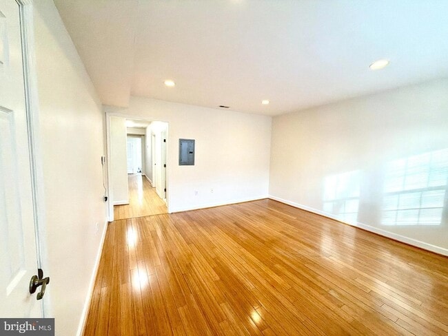 Photo - 937 Randolph St NW Unit 4