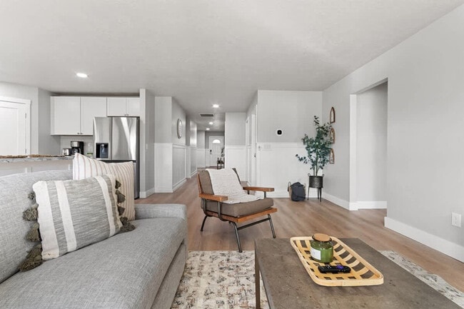 Building Photo - 171 E Red Rock St Unit ID1250662P