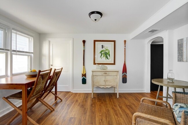 Photo - 10 S Troy Ave