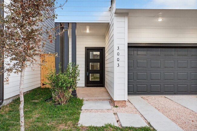 Photo - 3003 Delano St