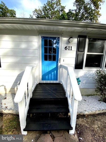 Photo - 611 Yorktown Blvd