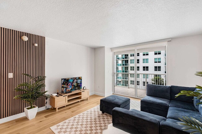 Photo - 1 SE 12th St Unit FL15-ID1256813P