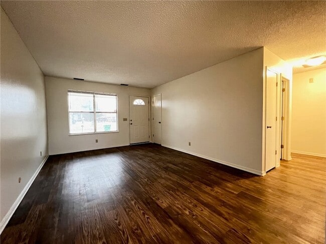 Photo - 2004 Horseshoe Dr Unit A