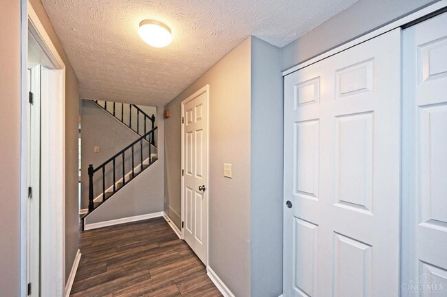 Photo - 920 Woodlyn Dr N