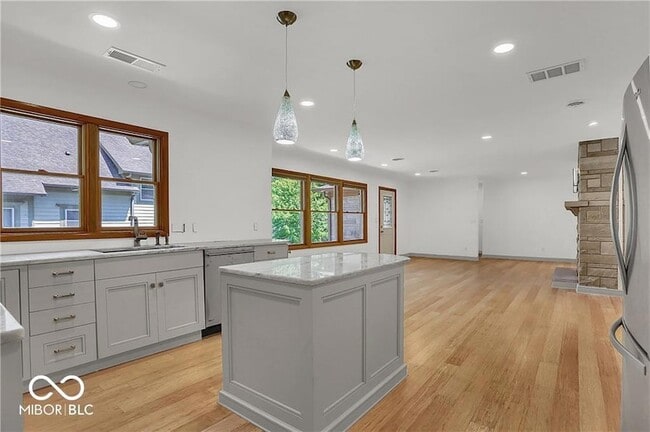 Photo - 760 W Pine St