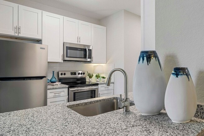 Building Photo - Reserve At Beachline Apartments