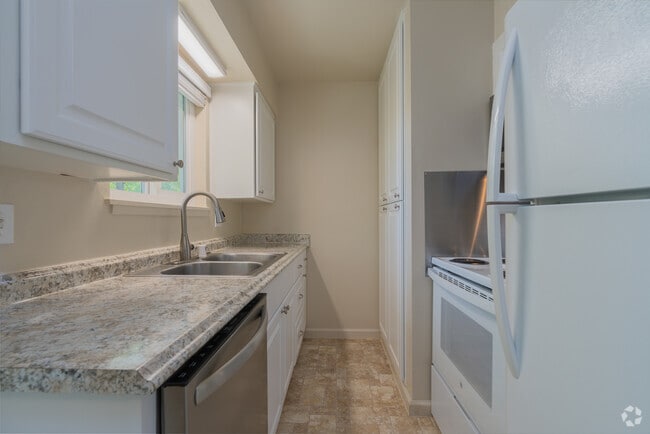1BR, 1BA - 600SF - Kitchen - Sunrise Apartments