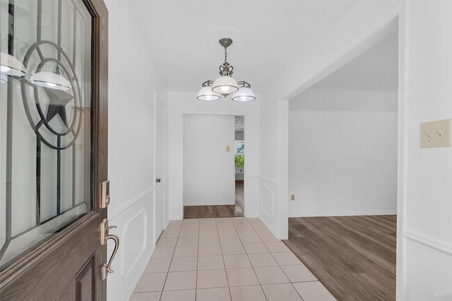 Photo - 1122 Rhine Ln