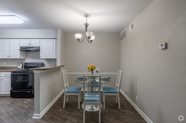 1BR, 1BA - 800SF - Dining Room - Preakness Apartments