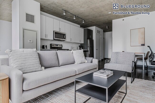 Photo - 215 W Lake St Unit FL15-ID1175