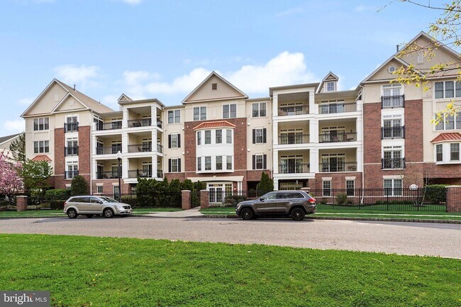 Photo - 2022 Crescent Wy Unit C2022
