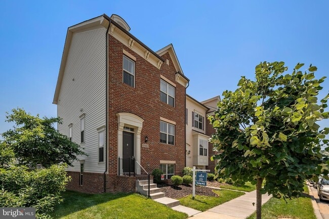 Building Photo - 13940 Estuary Dr
