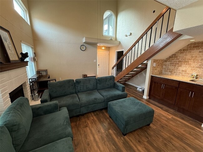 Photo - 18040 Midway Rd