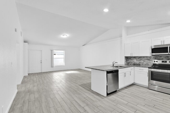 Building Photo - 13974 Folkestone Cir