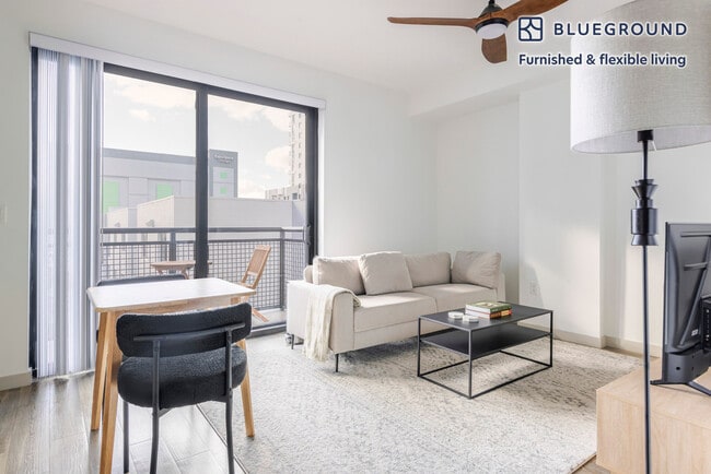 Building Photo - 221 SW 12th St Unit FL5-ID136