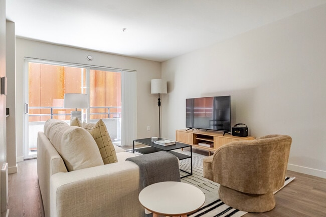 Photo - 526 Yale Ave N Unit FL2-ID992