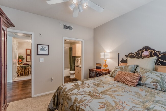 Building Photo - Grand Estates at Kessler Park