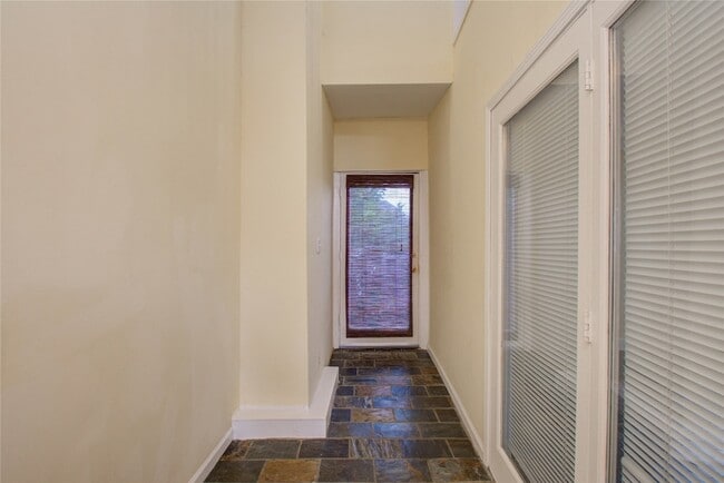 Photo - 5313 Palmetto St Unit B