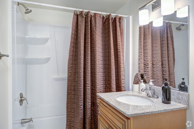 1BR, 1BA - 835SF - Bathroom - Pinewood Gardens Apartments
