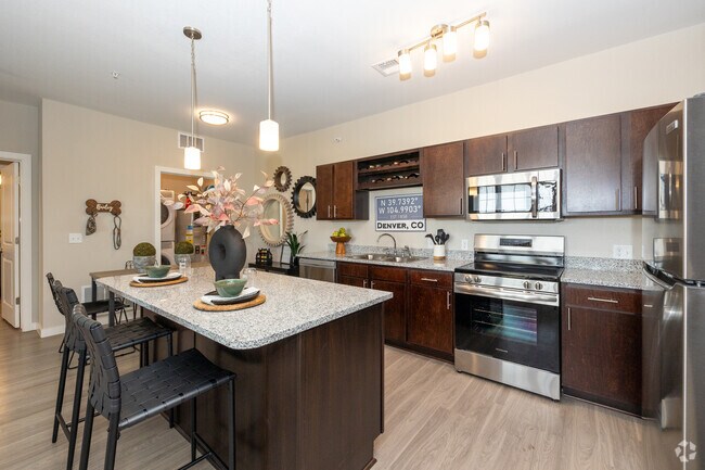 2BR, 2BA - 1,089SF - Kitchen - Springs at Pena Station