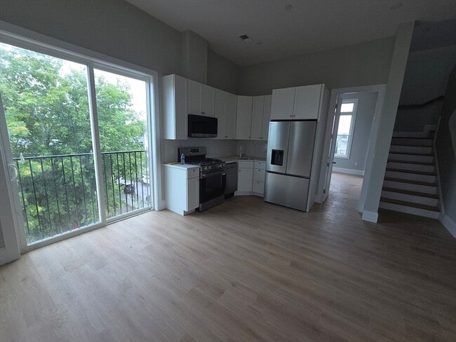 Building Photo - 7 Thornley St Unit 3