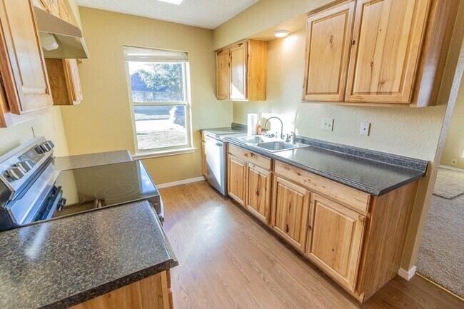 Photo - 1007 Phillips Cir