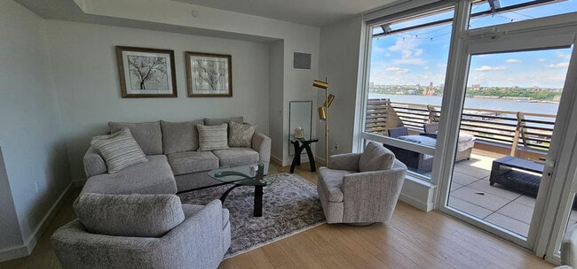 Building Photo - 646 11th Ave Unit SI ID1461705P