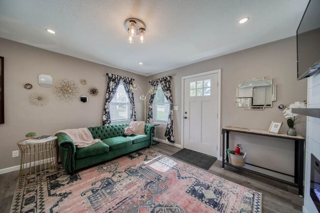 Building Photo - 1402 Iowa St Unit ID1292379P