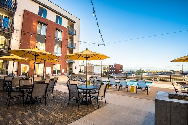 Enjoy the beautiful city skyline - Hartley Flats