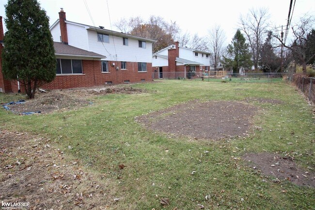 Photo - 18672 Beatrice St