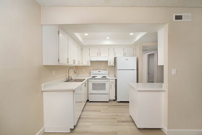 Loma Linda Apartments Carmichael, CA | CorporateHousing